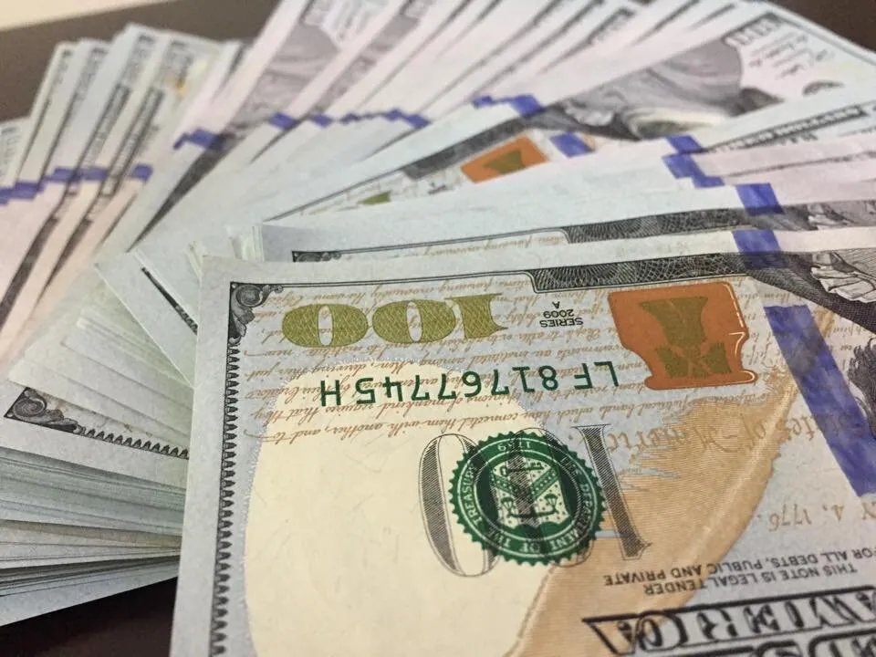 استقرار نسبي للدولار في السوق السوداء السورية: نظرة على أسعار صرف العملات الرئيسية