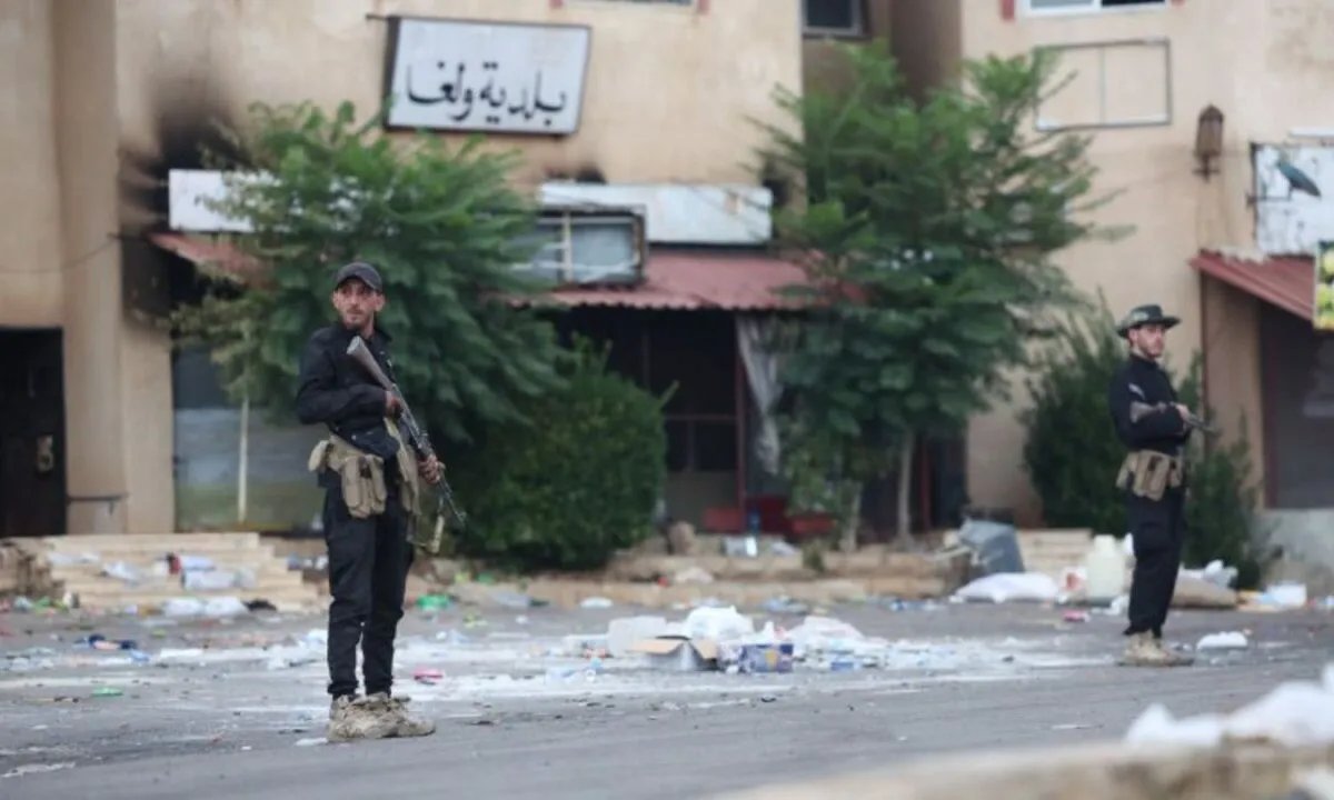 الحكومة السورية تتعهد بمحاسبة المسؤولين عن الإعدامات الميدانية في السويداء وسط تصاعد التوتر