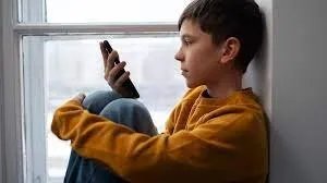 الريلز: تسلية رقمية تخفي مخاطر على الأطفال.. كيف نحمي أبناءنا؟