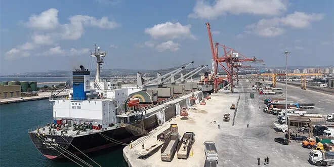 سوريا تعزز صادرات الفوسفات: شحنات جديدة إلى رومانيا ومصر بعد تصدير 230 ألف طن