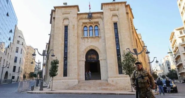 البرلمان اللبناني يرفع الحصانة عن وزير الصناعة السابق ويحيل وزراء اتصالات سابقين للتحقيق