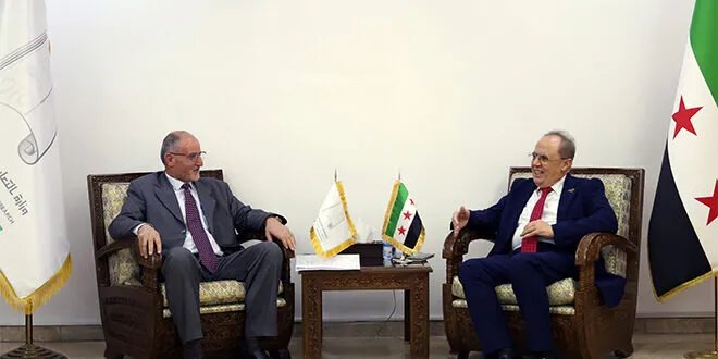 التعليم العالي ونقابة الصيادلة تبحثان تطوير التعليم الصيدلاني واستيعاب الخريجين في سوريا