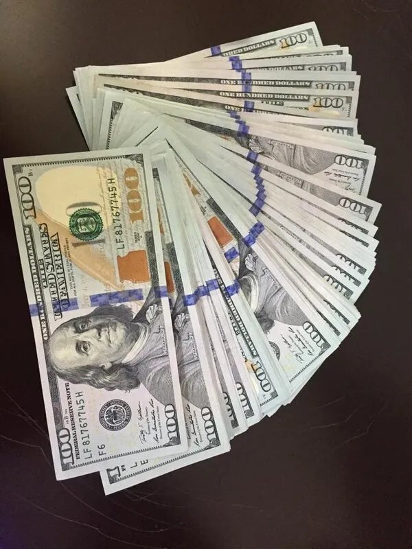 استقرار نسبي للدولار في السوق السوداء السورية: نظرة على أسعار الصرف الرئيسية مساء الأربعاء