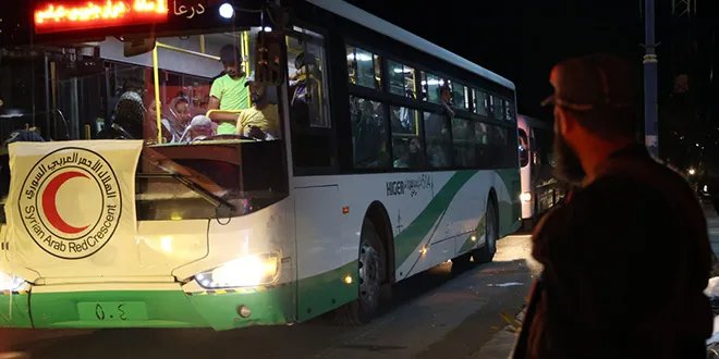 إجلاء أكثر من 500 مدني من السويداء إلى درعا بعد اتفاق برعاية وزارة الداخلية