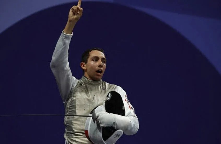 إصابة خطيرة للمصري محمد حمزة في بطولة العالم للمبارزة بعد لمسة حاسمة من منافسه الروسي