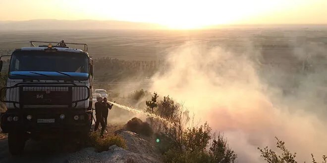 السيطرة على حريق نبع الطيب في سهل الغاب بحماة والحفاظ على سلامة المنازل