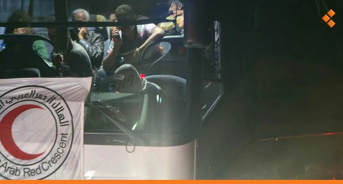 نزوح جماعي من السويداء: أكثر من 4500 عائلة تصل إلى درعا في قافلة إجلاء