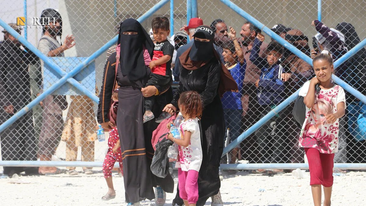 نزوح جماعي: 45 عائلة من مخيم العريشة تعود إلى ديارها في دير الزور