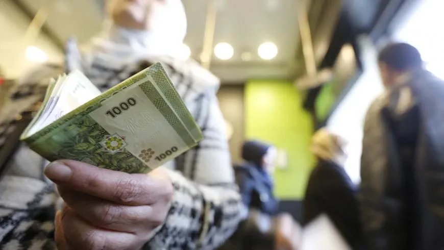 تذبذب سعر الليرة السورية مقابل الدولار والعملات الأجنبية في افتتاح تعاملات اليوم