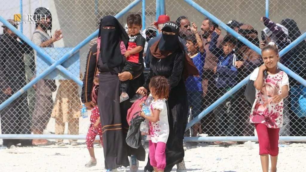 عودة طوعية: 45 عائلة من مخيم العريشة تغادر إلى مناطقها الأصلية في دير الزور