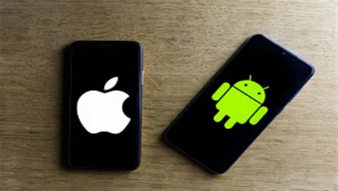 iOS 26 و Android 16: تحولات جذرية في تجربة الهواتف الذكية ومستقبل الذكاء الاصطناعي