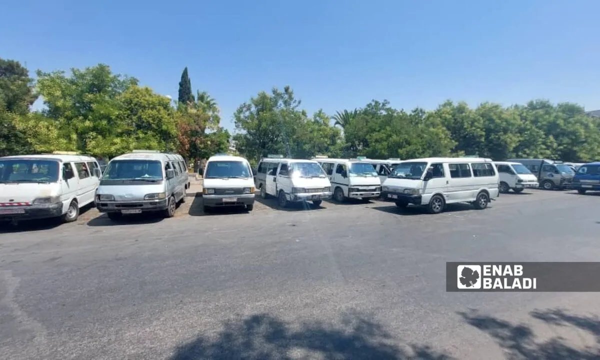 تخفيض تعرفة المواصلات يثير جدلاً في حلب: سائقو السرافيس يحتجون والمواطنون يطالبون بالالتزام