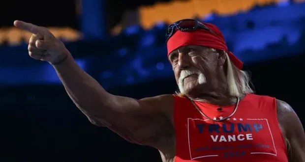 وداعاً للأسطورة: وفاة نجم المصارعة هالك هوغان عن عمر يناهز 71 عاماً