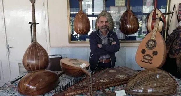 بشار الحلبي: كيف أعاد حرفي دمشقي إحياء العود الأصيل؟