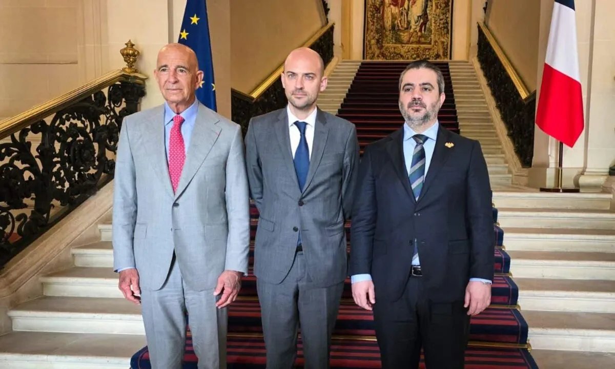باريس تستضيف لقاءً سورياً فرنسياً أمريكياً لبحث الانتقال السياسي ومكافحة الإرهاب في سوريا