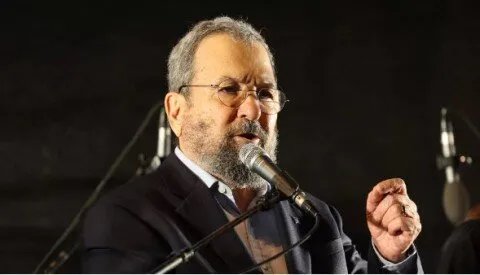 إيهود باراك يدعو إلى عصيان مدني لإسقاط حكومة نتنياهو محذراً من انهيار إسرائيل