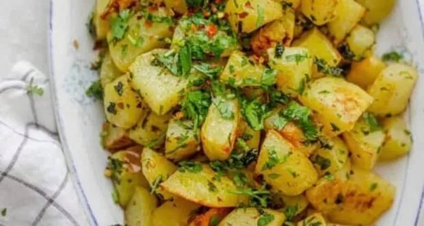 طريقة تحضير البطاطا الحرة الشهية: وصفة سهلة وسريعة