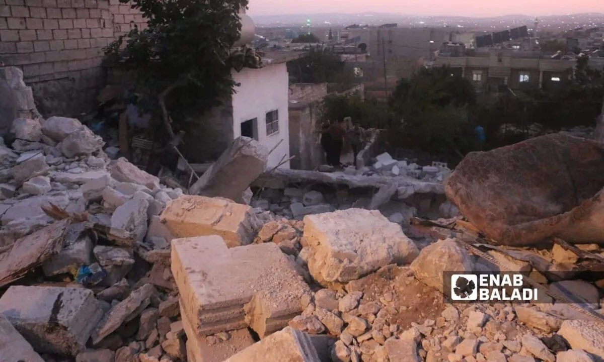 مصرع وإصابة مدنيين بانفجار ذخائر في ريف إدلب: الداخلية السورية توضح الأسباب