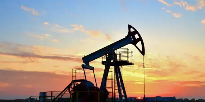 تراجع أسعار النفط عالمياً مع صعود الدولار وتشكك في اتفاقيات التجارة الأمريكية