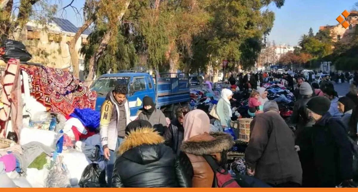 في دمشق: نساء يواجهن غلاء المعيشة بالعمل على البسطات لتأمين قوت يومهن