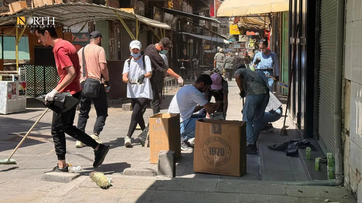 مبادرة مجتمعية في السويداء: السكان ينظفون شوارع المدينة بعد أيام من الاشتباكات