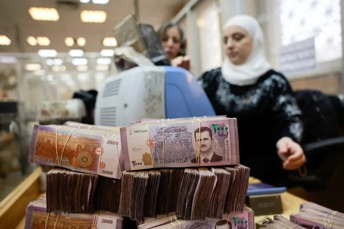 تحديث فوري: أسعار صرف الدولار واليورو والذهب مقابل الليرة السورية في السوق السوداء اليوم السبت 26 يوليو 2025