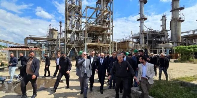 عودة الحياة إلى مصفاة بانياس: وزير الطاقة يتفقد الإنتاج بعد توقف أربعة أشهر