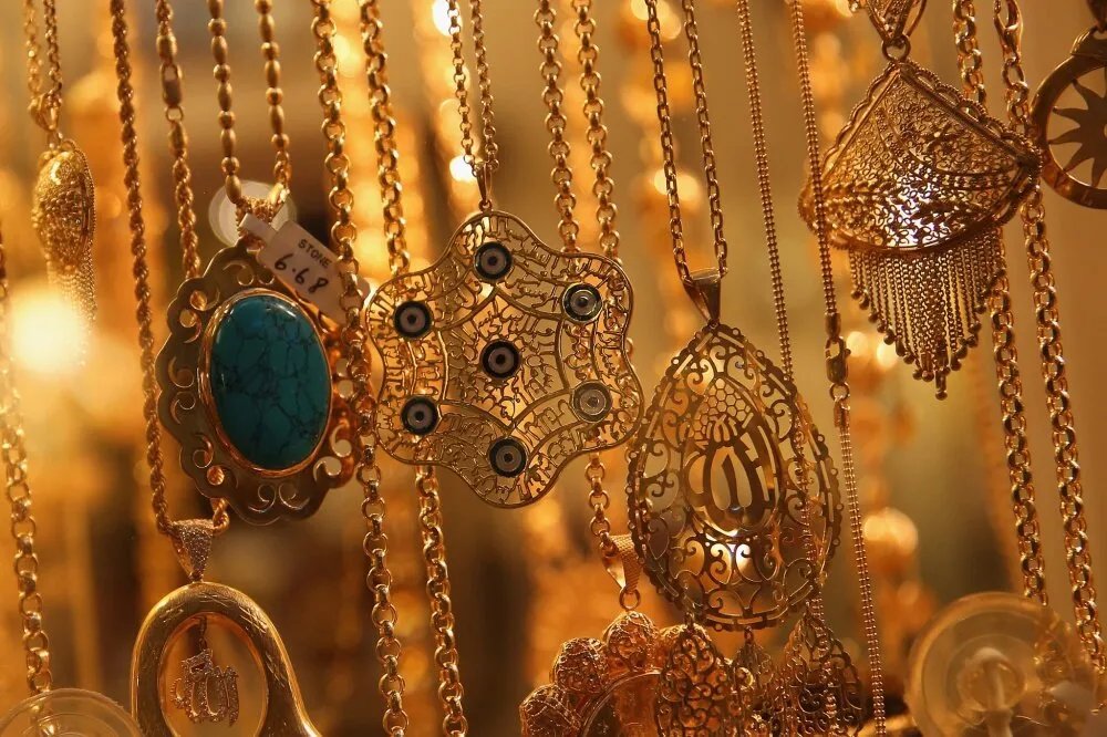 تراجع ملحوظ في أسعار الذهب في الأسواق السورية اليوم