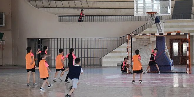 إقبال كبير على فعاليات كرة القدم والسلة في النادي الصيفي لمديرية تربية حمص