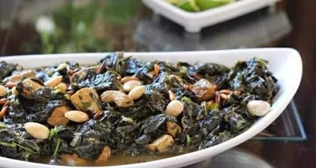 طريقة تحضير ملوخية الدجاج الشهية: وصفة سهلة ومغذية