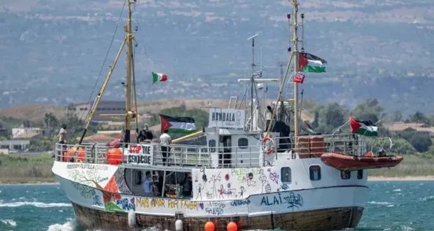 سفينة المساعدات "حنظلة" تقترب من غزة وسط استعداد إسرائيلي لمواجهة محتملة