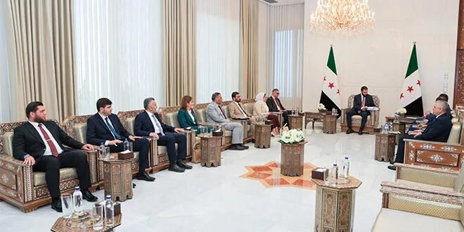 الرئيس الشرع يتسلم النسخة النهائية للنظام الانتخابي المؤقت لمجلس الشعب ويؤكد على أهمية المشاركة الشاملة