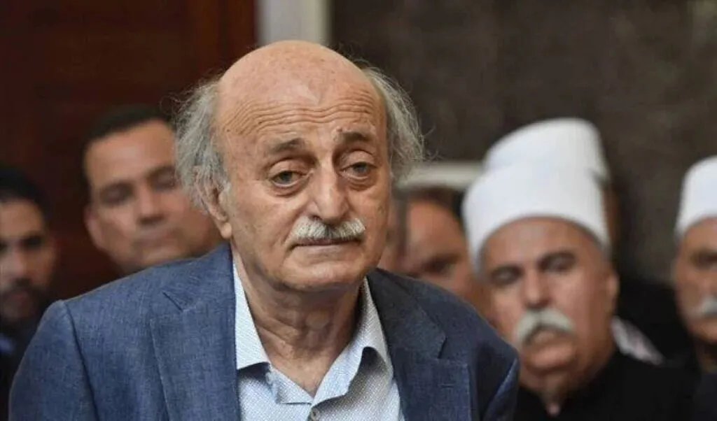 وليد جنبلاط يحذر حزب الله: الاحتفاظ بالسلاح الثقيل يجلب الويلات على لبنان