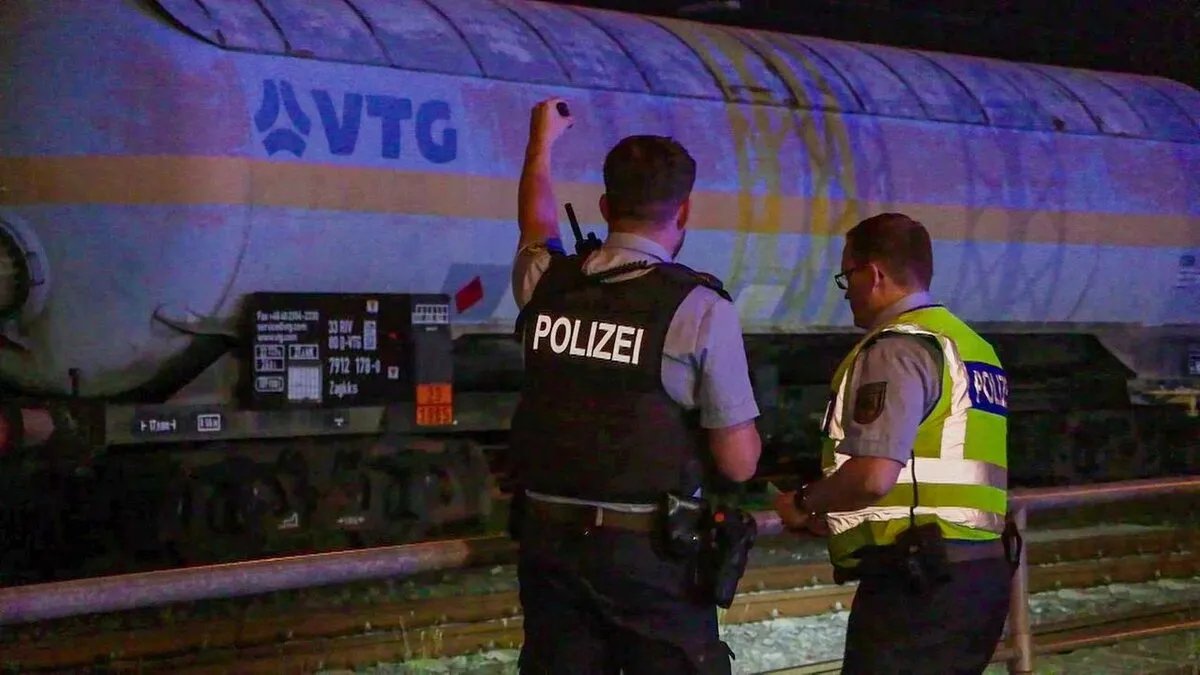 هامبورغ: إصابة خطيرة لطفل بصعقة كهربائية أثناء تسلقه عربة قطار