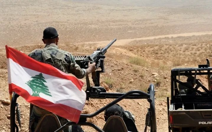 الجيش اللبناني يوقف 90 سورياً لعدم حيازتهم أوراقاً ثبوتية: توترات على الحدود وملف الموقوفين يفاقم الأزمة