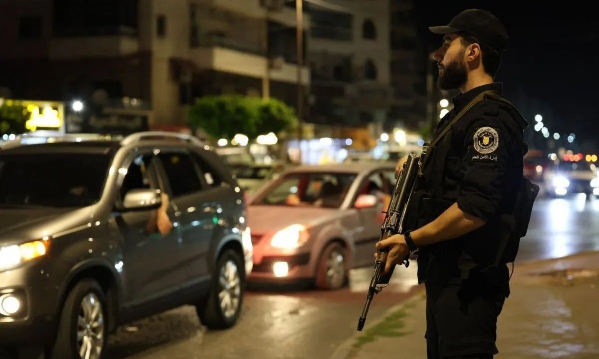 سوريا: الداخلية تعلن تفكيك خلية متورطة في أحداث الساحل واعتقال ضباط سابقين