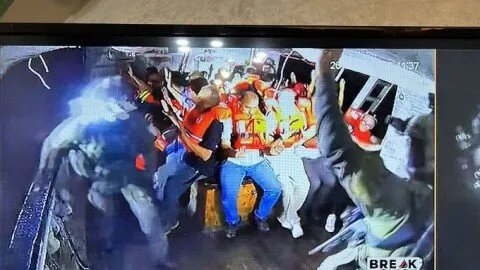 الجيش الإسرائيلي يعترض سفينة "حنظلة" المتجهة إلى غزة ويعتقل طاقمها.. غزة تندد بـ"القرصنة"