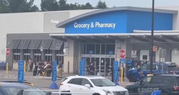 اعتداء مروع في ميشيغن: طعن جماعي في متجر وول مارت وإصابة 11 شخصاً