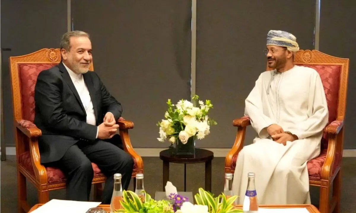 مباحثات عمان: هل تنجح الوساطة في نزع فتيل التوتر النووي بين أمريكا وإيران؟