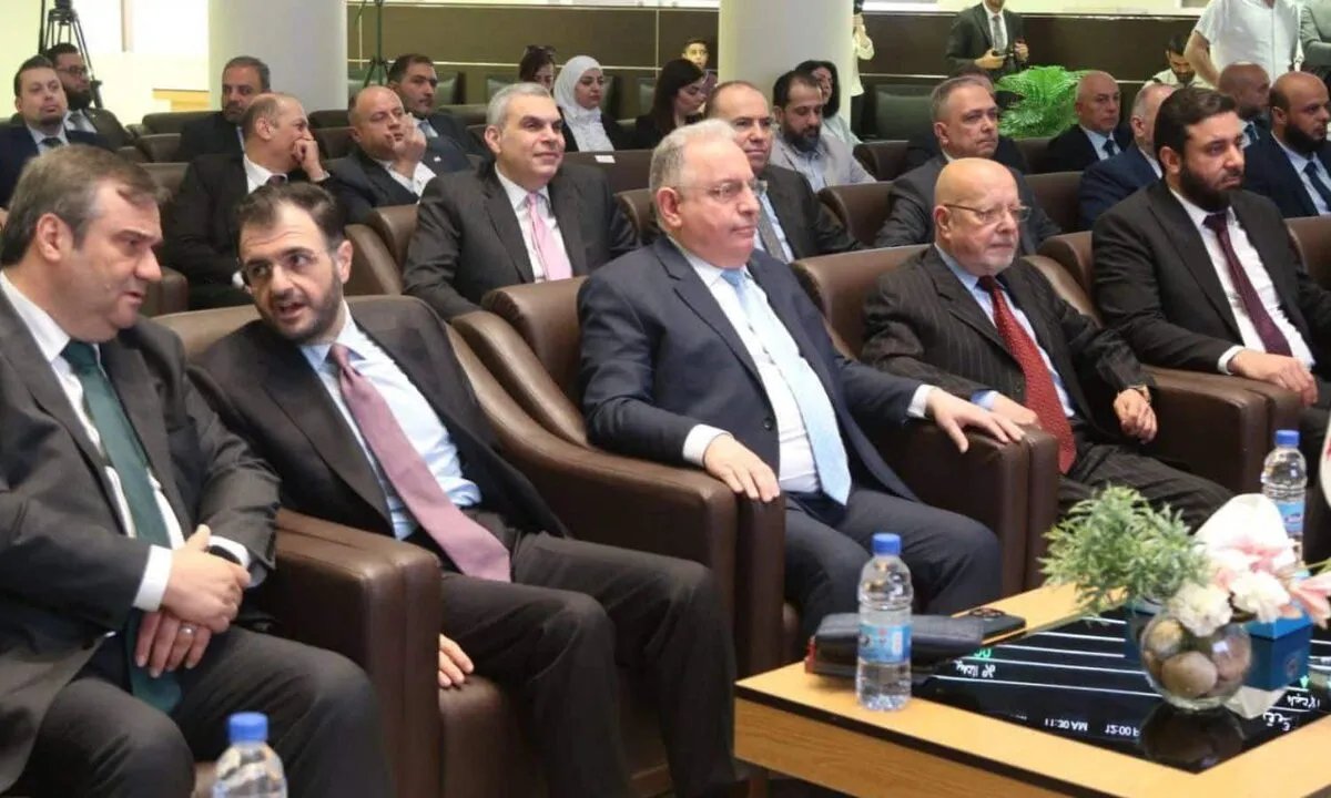 الحكومة السورية تتمسك بسياسة عدم الاستدانة رغم الحاجة الماسة لإعادة الإعمار