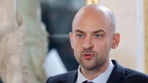 تحرك عربي غير مسبوق للتنديد بحماس والمطالبة بنزع سلاحها يكشفه وزير فرنسي