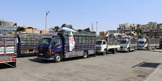 حمص تستقبل 19 عائلة عائدة من إدلب ضمن مشروع العودة الكريمة