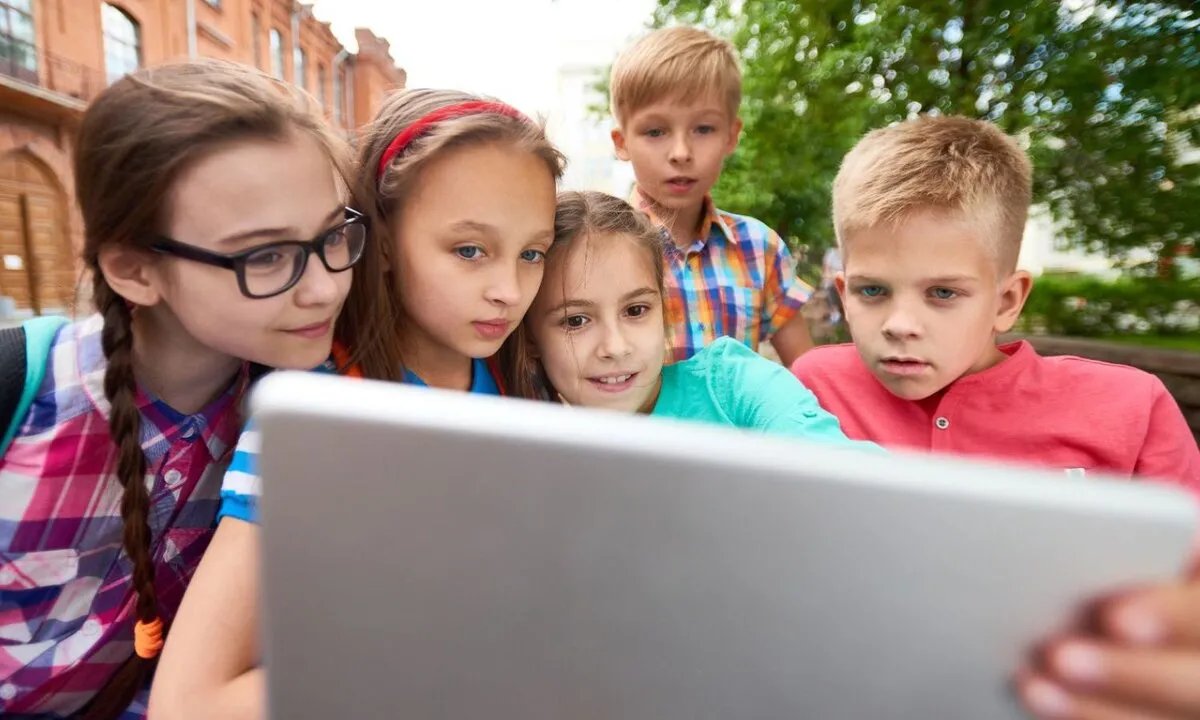 ميتا تعزز حماية المراهقين على فيسبوك وإنستجرام بأدوات جديدة