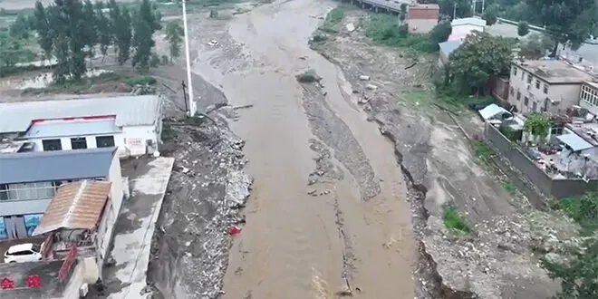 مصرع 4 أشخاص وفقدان 8 آخرين جراء أمطار غزيرة وانهيار أرضي في شمال الصين