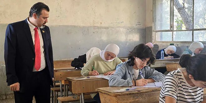 وزير التربية ومعاون وزير الداخلية يتفقدان سير امتحانات الشهادة الثانوية في دمشق ويؤكدان على توفير بيئة آمنة للطلاب