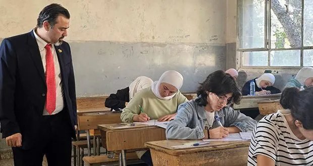 وزير التربية ومعاون وزير الداخلية يتفقدان سير امتحانات الشهادة الثانوية في دمشق