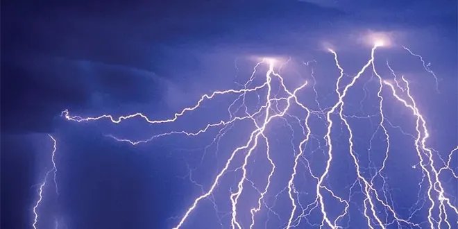 اكتشاف مذهل: تسجيل أطول وميض برق أفقي في العالم يمتد لمسافة 828 كيلومترًا