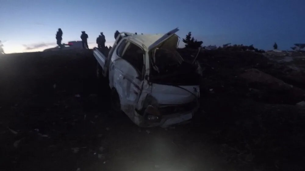 فاجعة على طريق حلب-اللاذقية: مصرع شخص وإصابة آخر في حادث سير مروع قرب أريحا