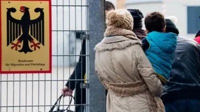 ألمانيا ترفض طلب برلين بتجديد برنامج استقبال اللاجئين السوريين والعراقيين والأفغان