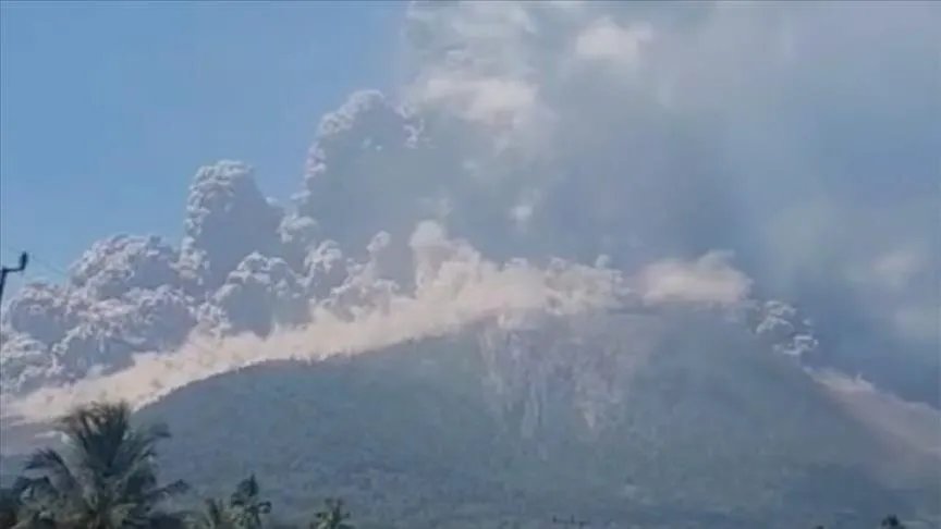 إندونيسيا: بركان ليووتوبي يثور مجدداً ويقذف الرماد إلى ارتفاع 18 كيلومتراً